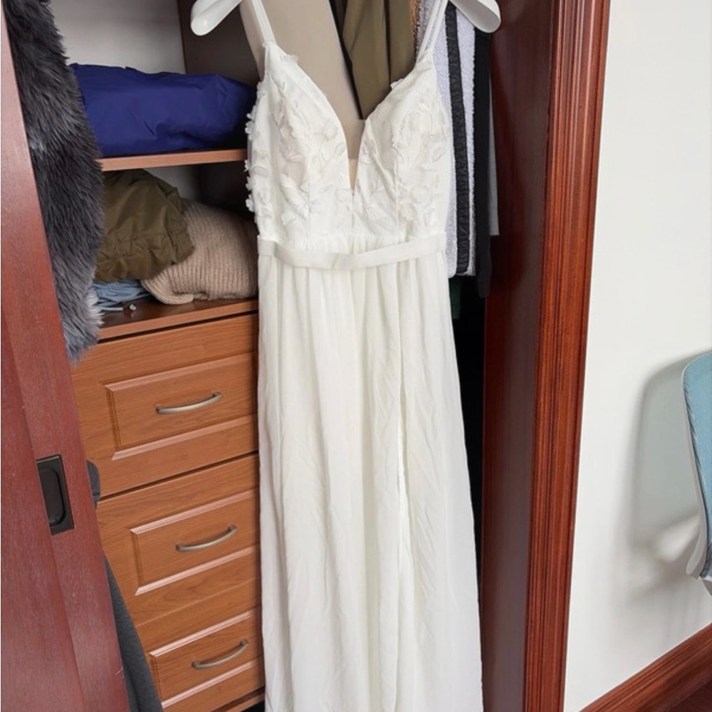 Elegant White Sleeveless Dress